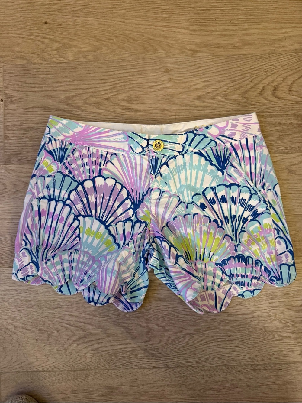 Lilly Pulitzer Buttercup Scalloped Edge Shorts in Oh Shello Women’s Size 00